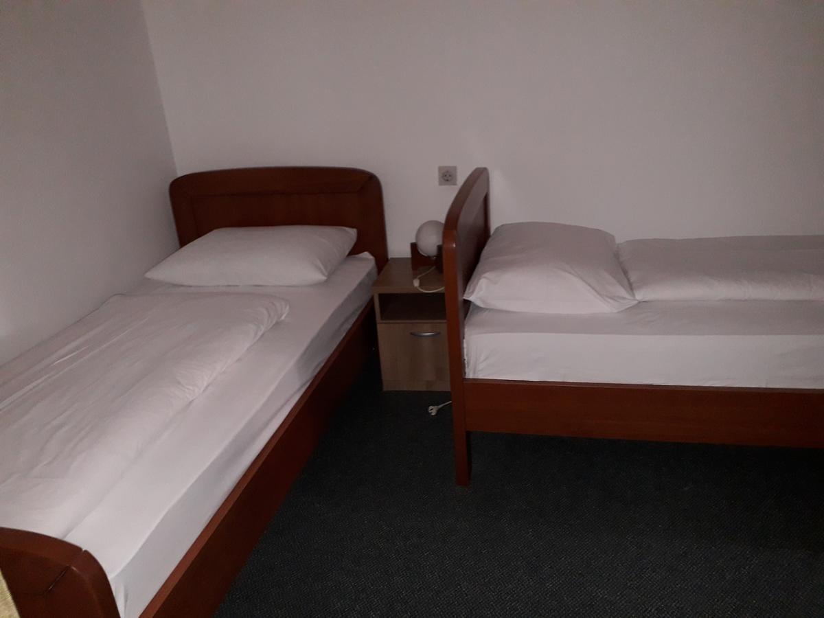Apartments And Rooms Haludovo - Ribarsko Selo มาลินสกา ภายนอก รูปภาพ