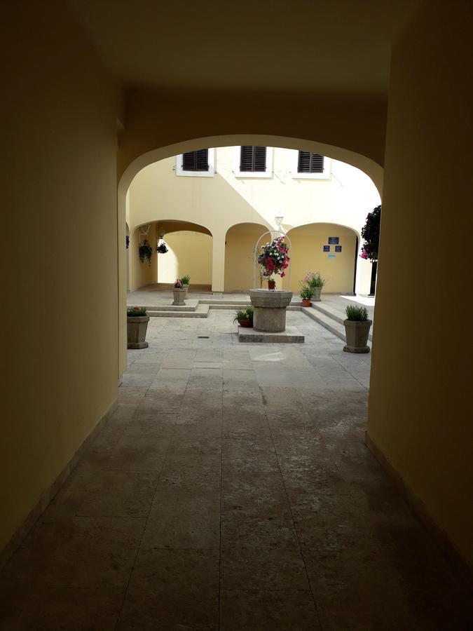 Apartments And Rooms Haludovo - Ribarsko Selo มาลินสกา ภายนอก รูปภาพ