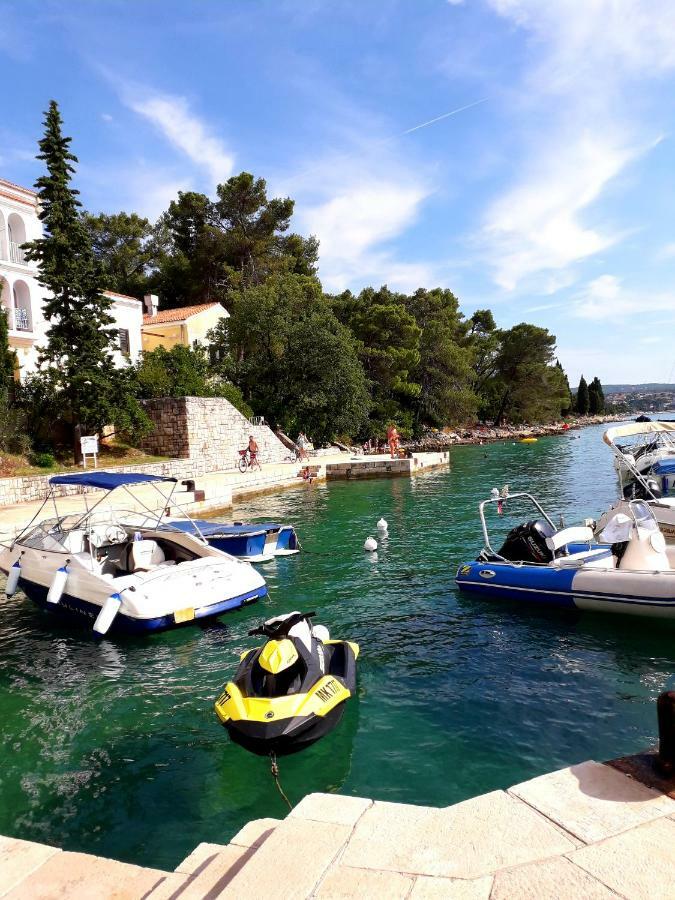Apartments And Rooms Haludovo - Ribarsko Selo มาลินสกา ภายนอก รูปภาพ