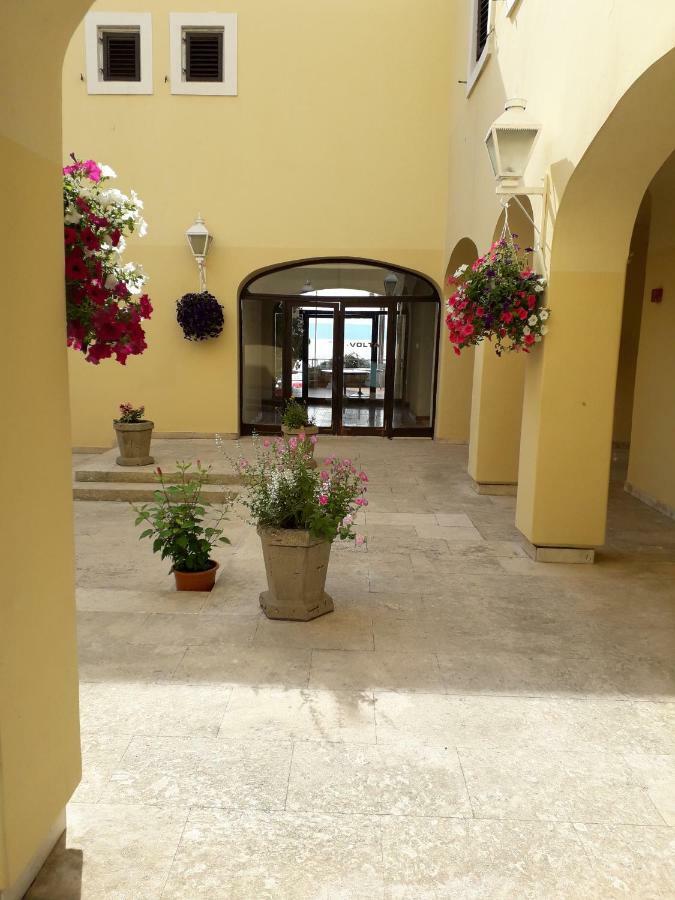 Apartments And Rooms Haludovo - Ribarsko Selo มาลินสกา ภายนอก รูปภาพ
